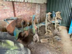 Ransomes TSR110 4f reversible plough with skimmers, linkage mounted. Serial No: TSR110/4FZ