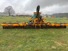 Veenhuis 7.2m hydraulic folding grassland disc injector, 3 point linkage mounted.