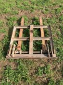 Pallet tines, linkage mounted