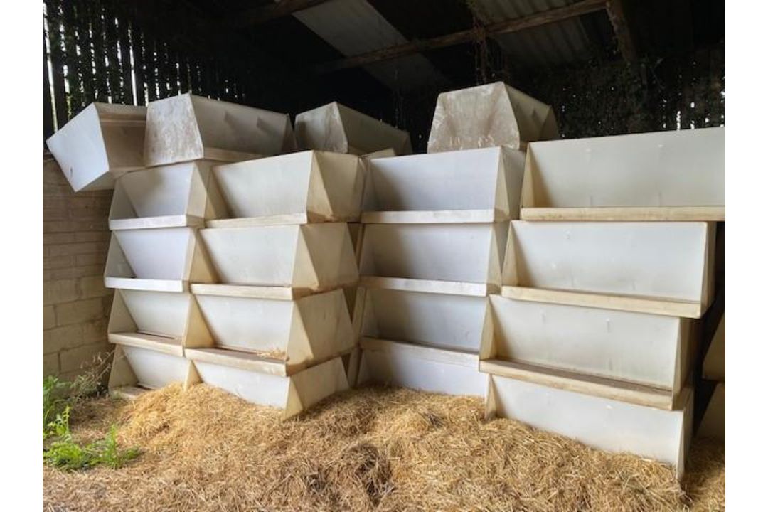 10 x duck / poultry feeders - Image 1 of 2