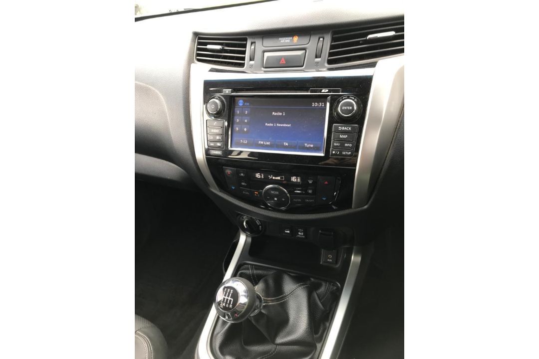 2017 Nissan Navara - Image 8 of 11