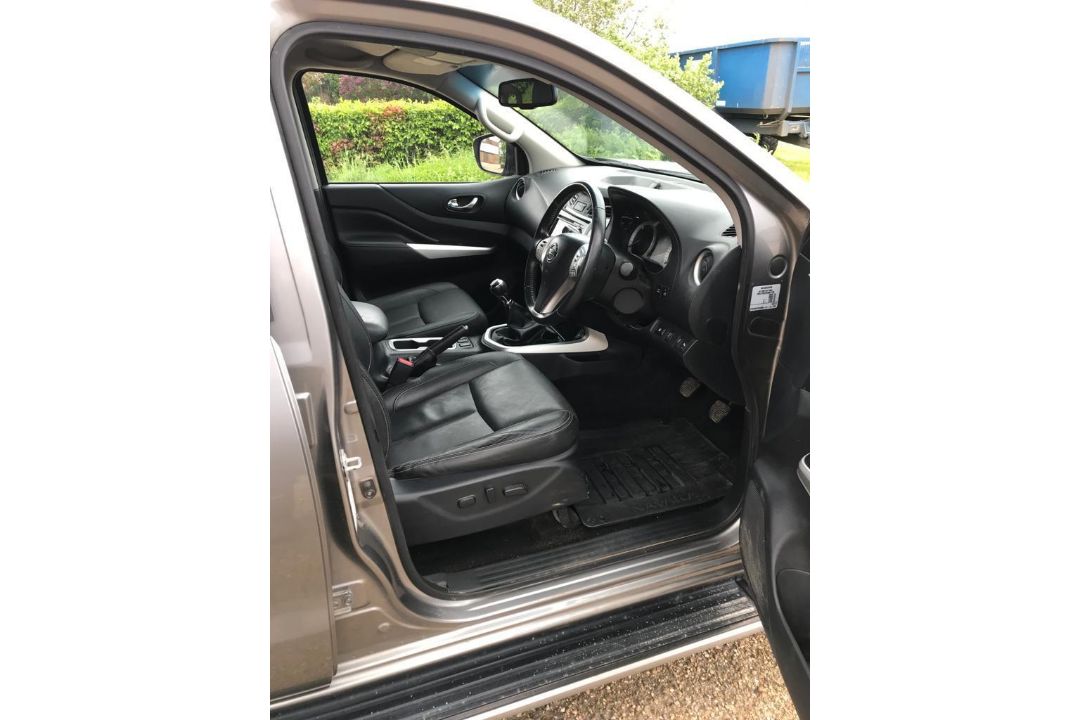 2017 Nissan Navara - Image 6 of 11