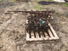 Chain harrow and stretcher