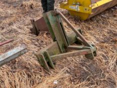 Single leg subsoiler, linkage mounted