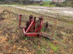 Twin leg subsoiler, linkage mounted