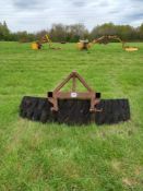 Yard scraper with 3 point linkage fitting