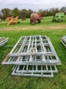 Quantity of metal barriers