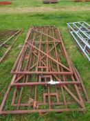 Quantity of metal gates