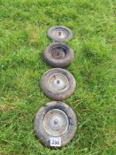 Quantity of wheels and tyres