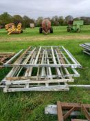 Quantity of metal barriers