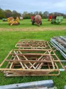 Quantity of metal gates