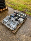 Quantity of batteries and lead