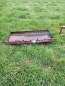 Back plate for muck grab, with Quicke brackets