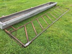 Diagonal 14ft feed barrier. NB Trough not included