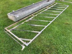 Diagonal 14ft feed barrier. NB Trough not included