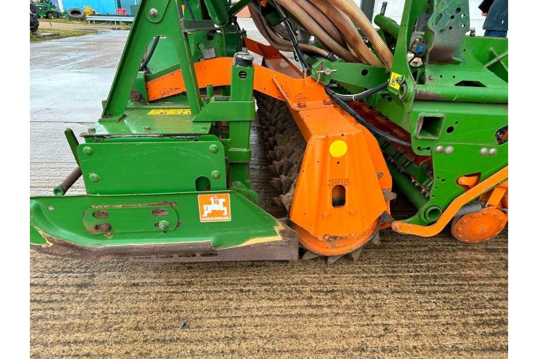 2001 Amazone AD-PL302 Airstar progress combination drill with 2001 Amazone KE303 power harrow. Drill - Image 11 of 12