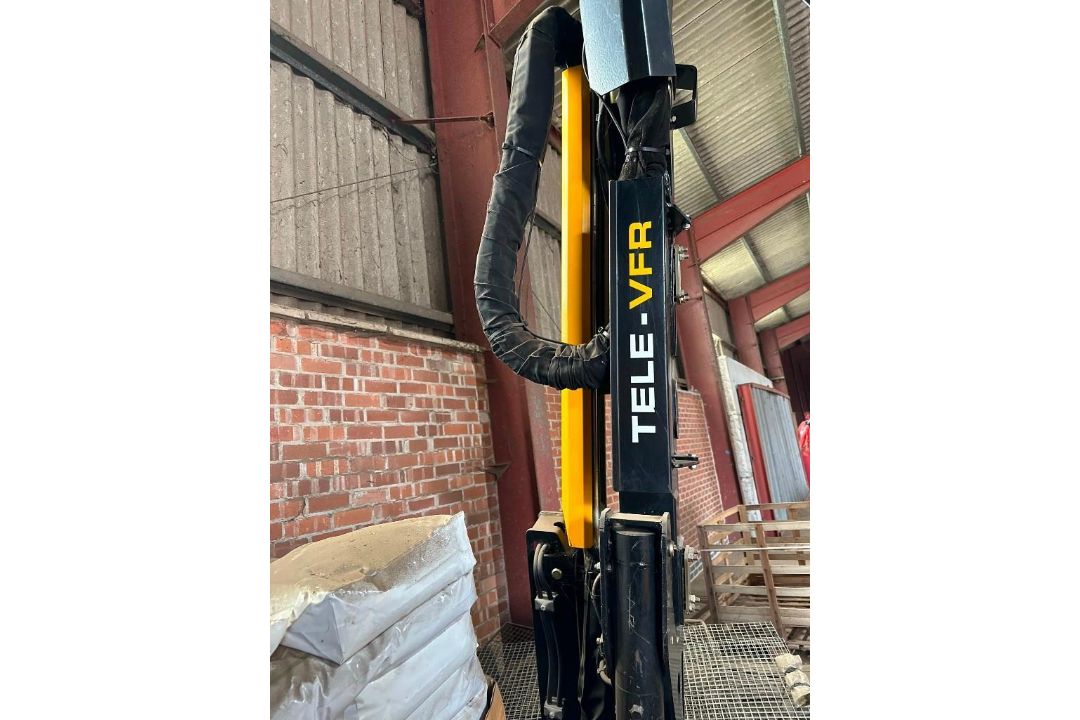 2019 McConnel PA7285T-VFR hedge cutter with 1.6m flail head, axle mounted, hydraulic roller, electri - Image 3 of 5