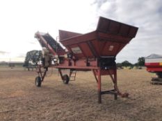 Terry Johnson Todd Mark V beet cleaner loader, electric start, picking off table. Model No: TBCL. Se