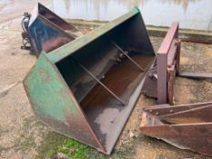 Suton 2.5m Bucket, Ford 555 Brackets