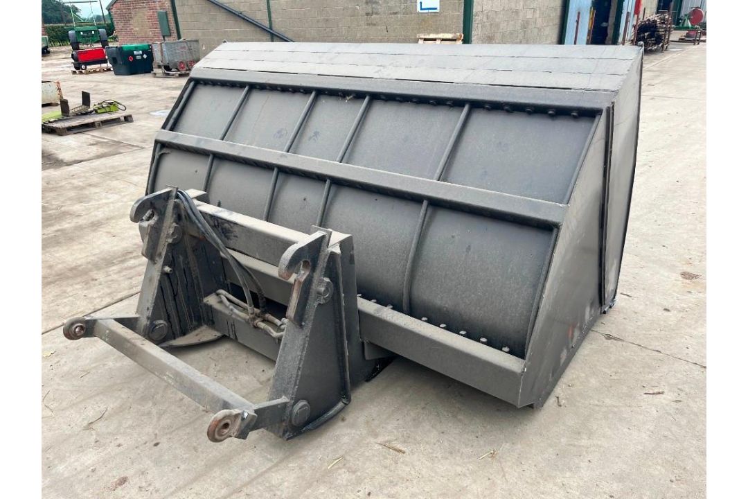 Farm-made 2T High Tip Bucket, Hydraulically Operated, JCB Q-Fit Brackets - Image 2 of 4
