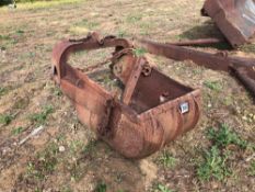 Grading bucket for drag line