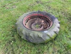 Single Dunlop 13.6/12-36 wheel and tyre