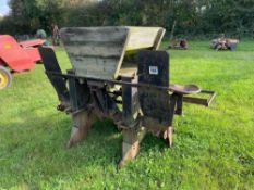 Twin row potato planter, linkage mounted