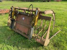 Manure grab 7ft with pin and cone attachments