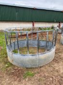 Round cattle feeder