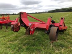 Spaldings 90/150 2 leg flat lift with rear tooth packer with depth wheels