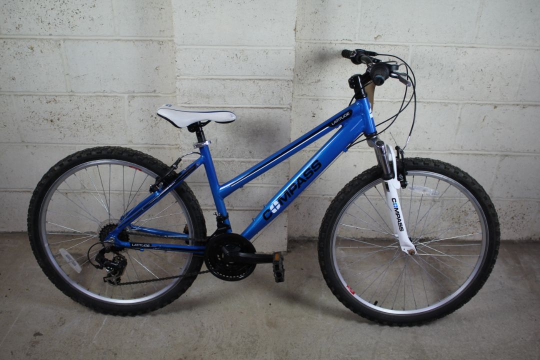 A Compass Latitude ladies 26" mountain bike with z - Image 1 of 27