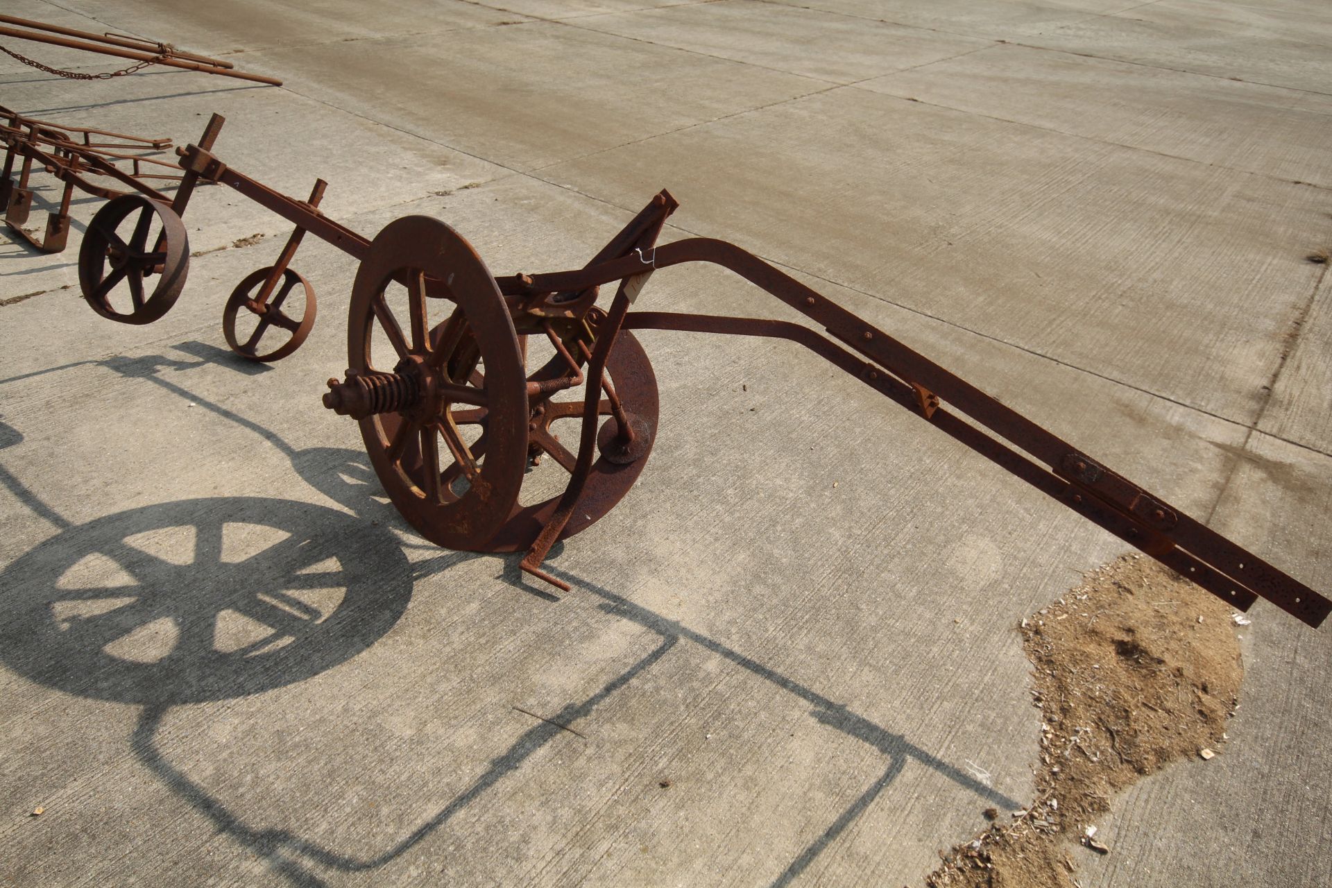 Maynard horse drawn root lifter. With opel wheel system. - Image 3 of 16