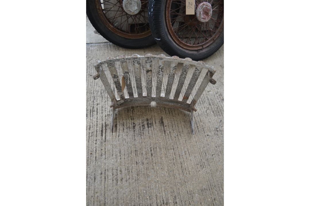 Fordson E27N grill. - Image 2 of 2