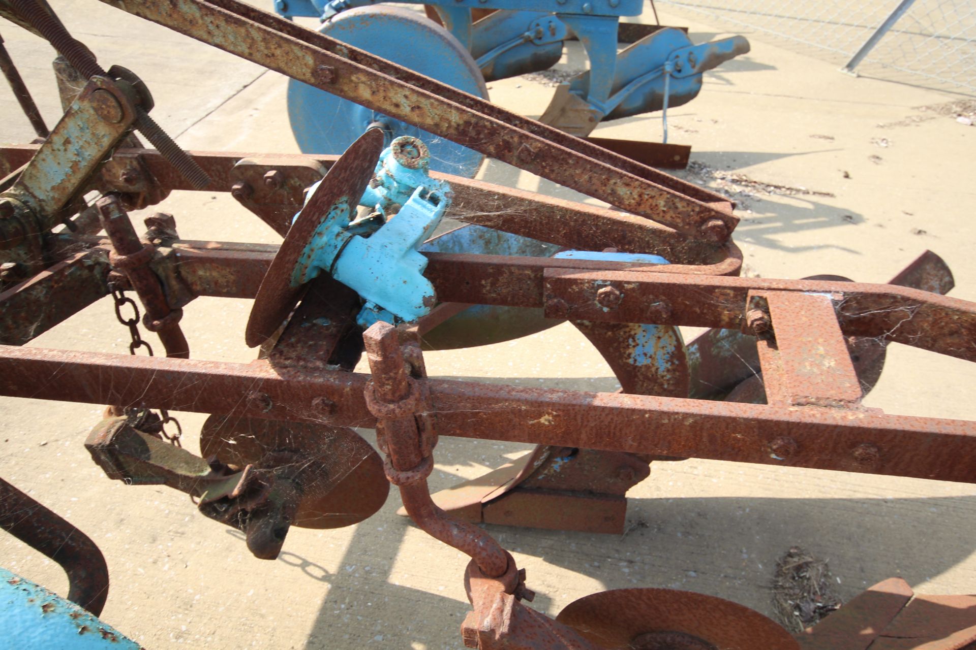 Ford Ransomes TS59e three furrow plough. With Epic bodies and discs. - Image 16 of 20
