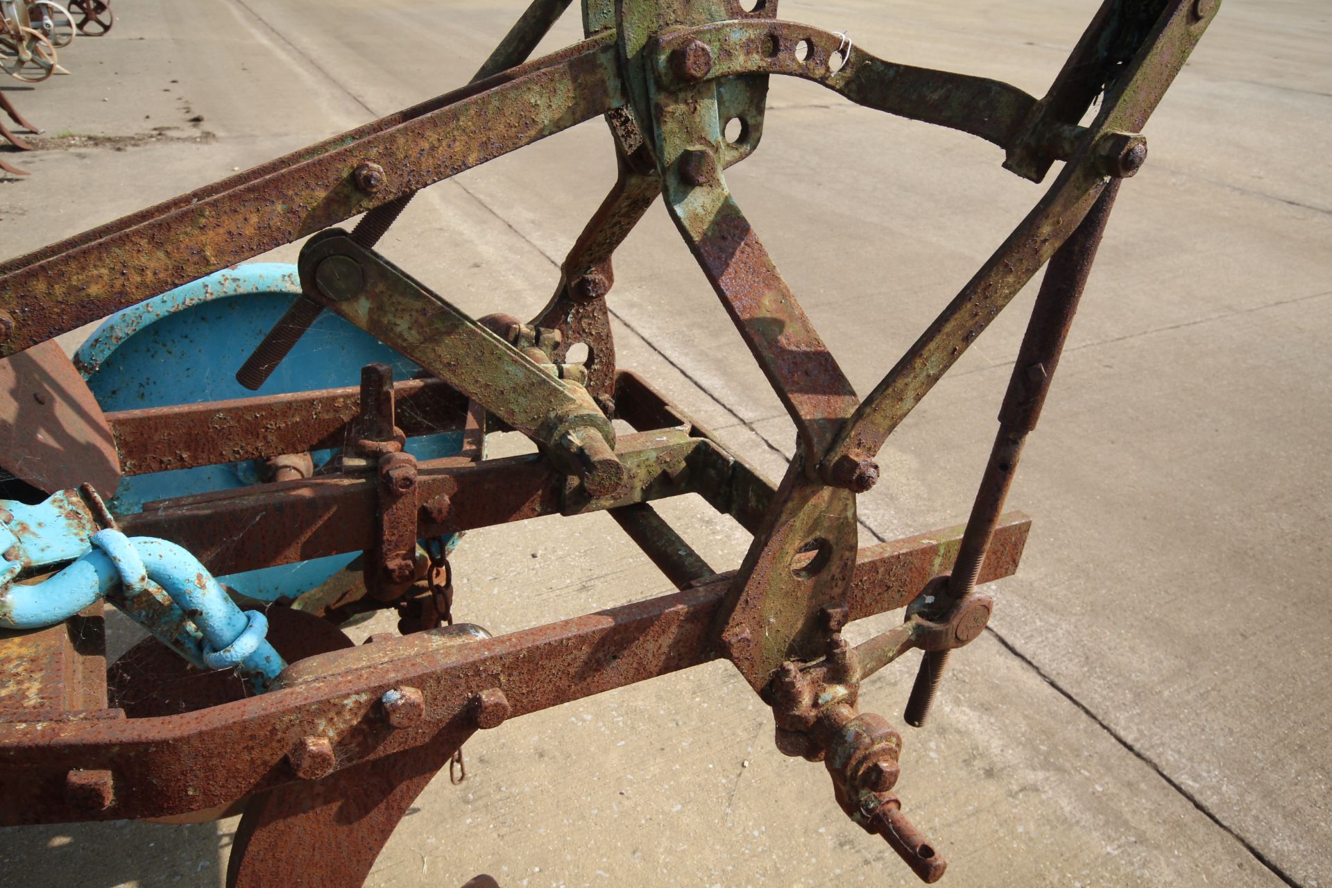 Ford Ransomes TS59e three furrow plough. With Epic bodies and discs. - Image 9 of 20