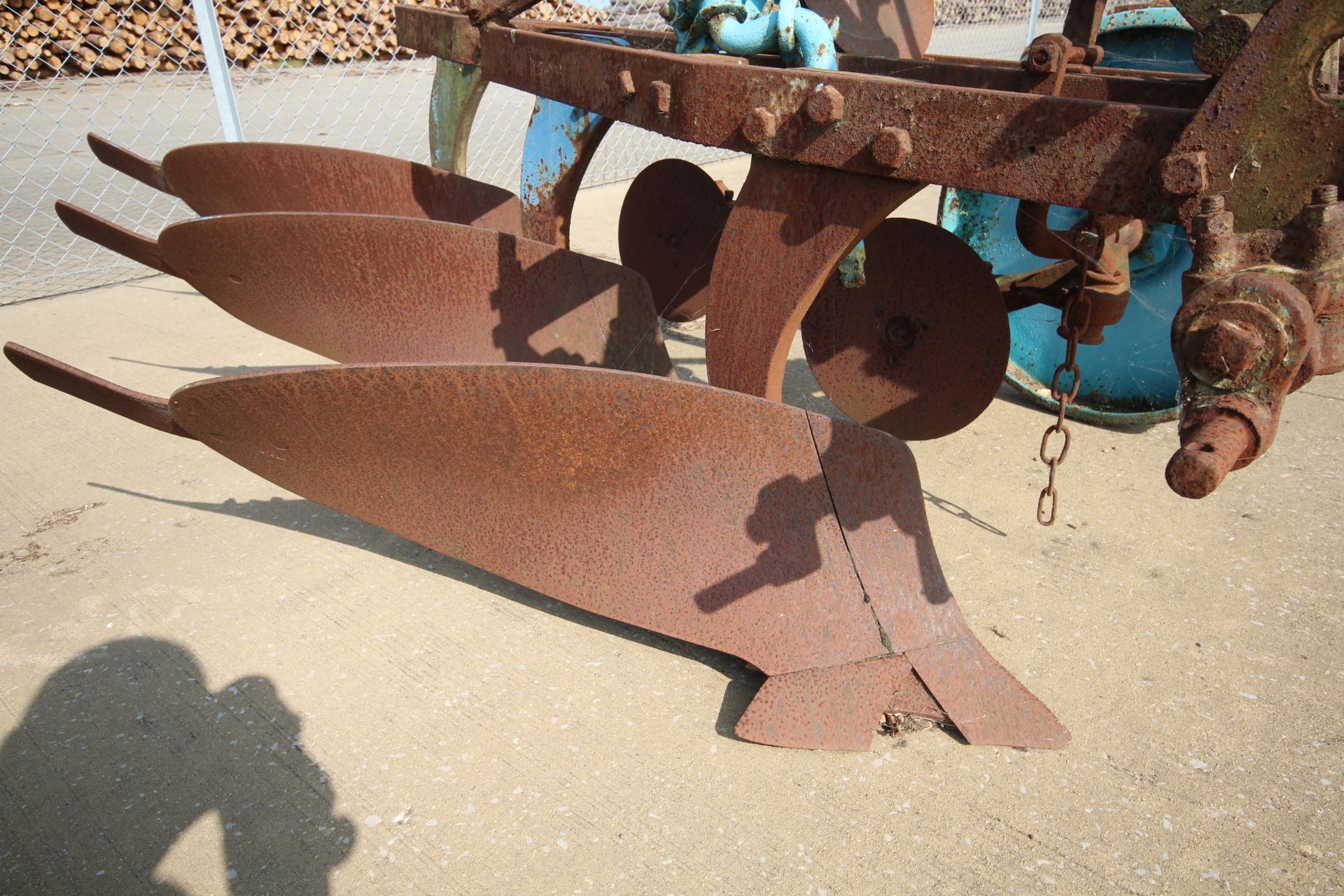 Ford Ransomes TS59e three furrow plough. With Epic bodies and discs. - Image 12 of 20