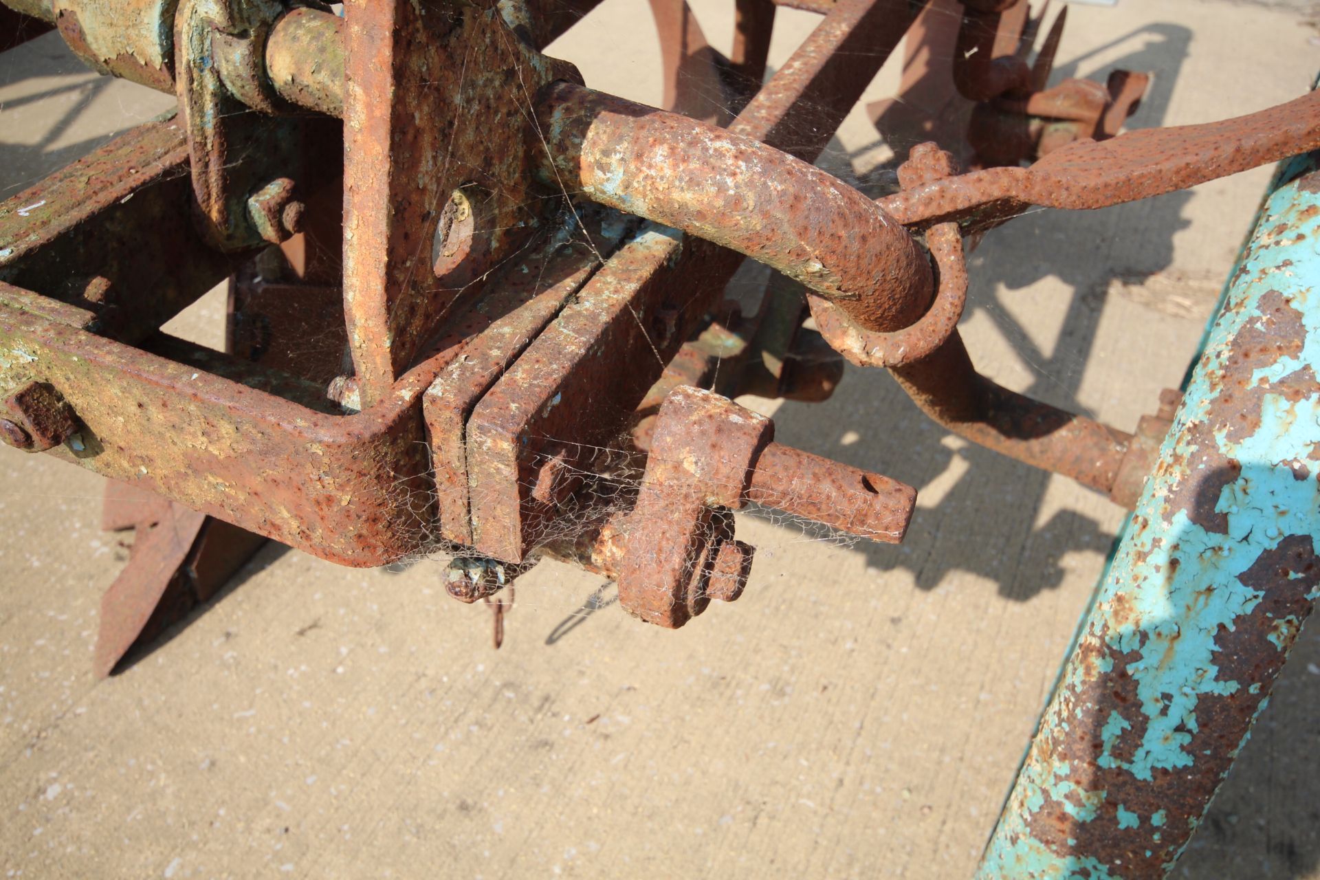 Ford Ransomes TS59e three furrow plough. With Epic bodies and discs. - Image 6 of 20