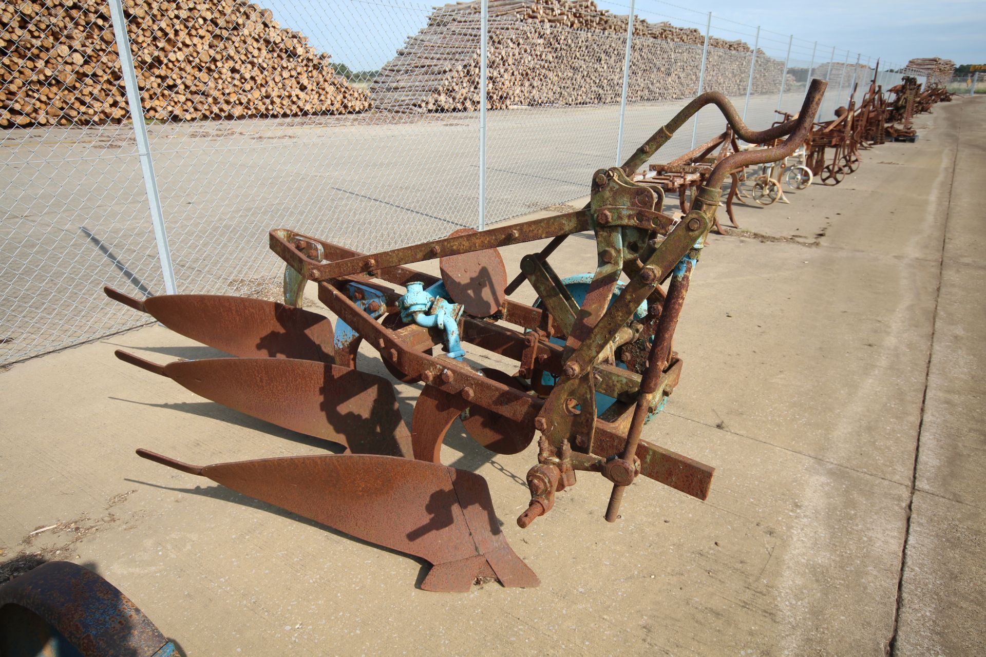 Ford Ransomes TS59e three furrow plough. With Epic bodies and discs.