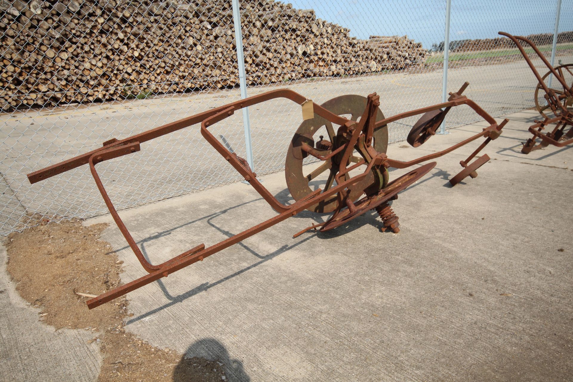 Maynard horse drawn root lifter. With opel wheel system. - Image 4 of 16