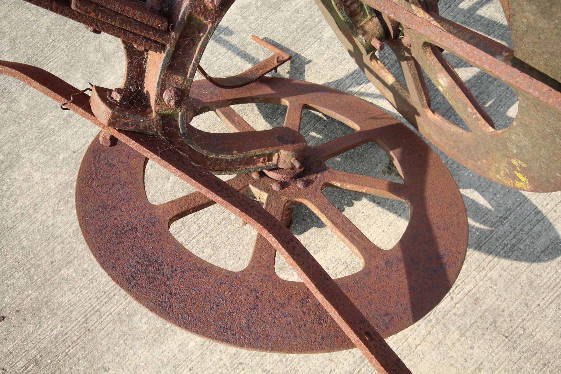 Maynard horse drawn root lifter. With opel wheel system. - Image 9 of 16