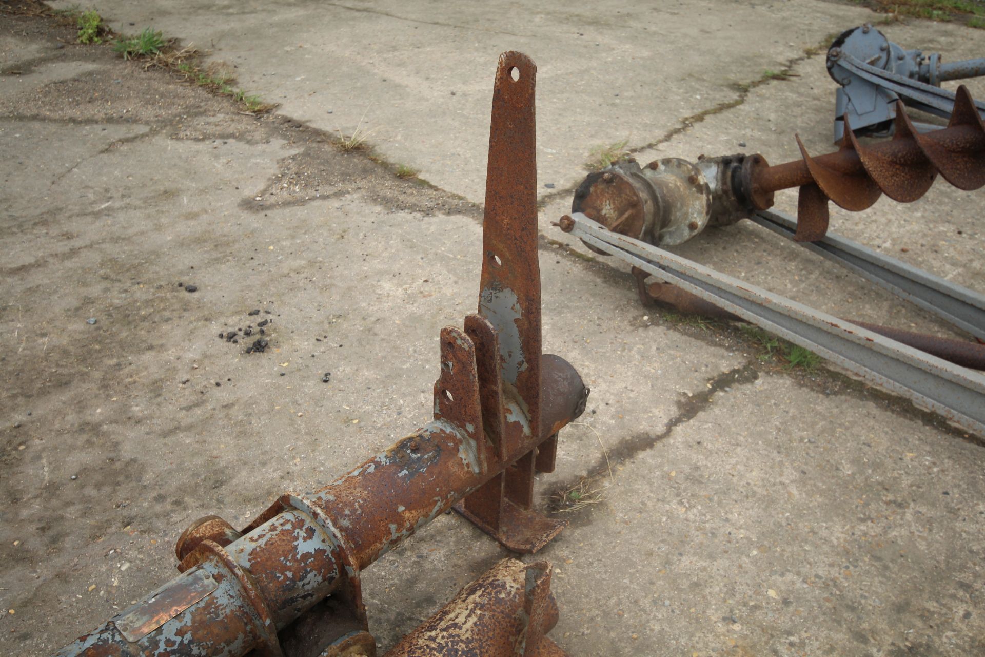Massey Ferguson hydraulic Pallet Tippler for loader. With stabiliser bars. Badged but not stamped. - Image 7 of 12