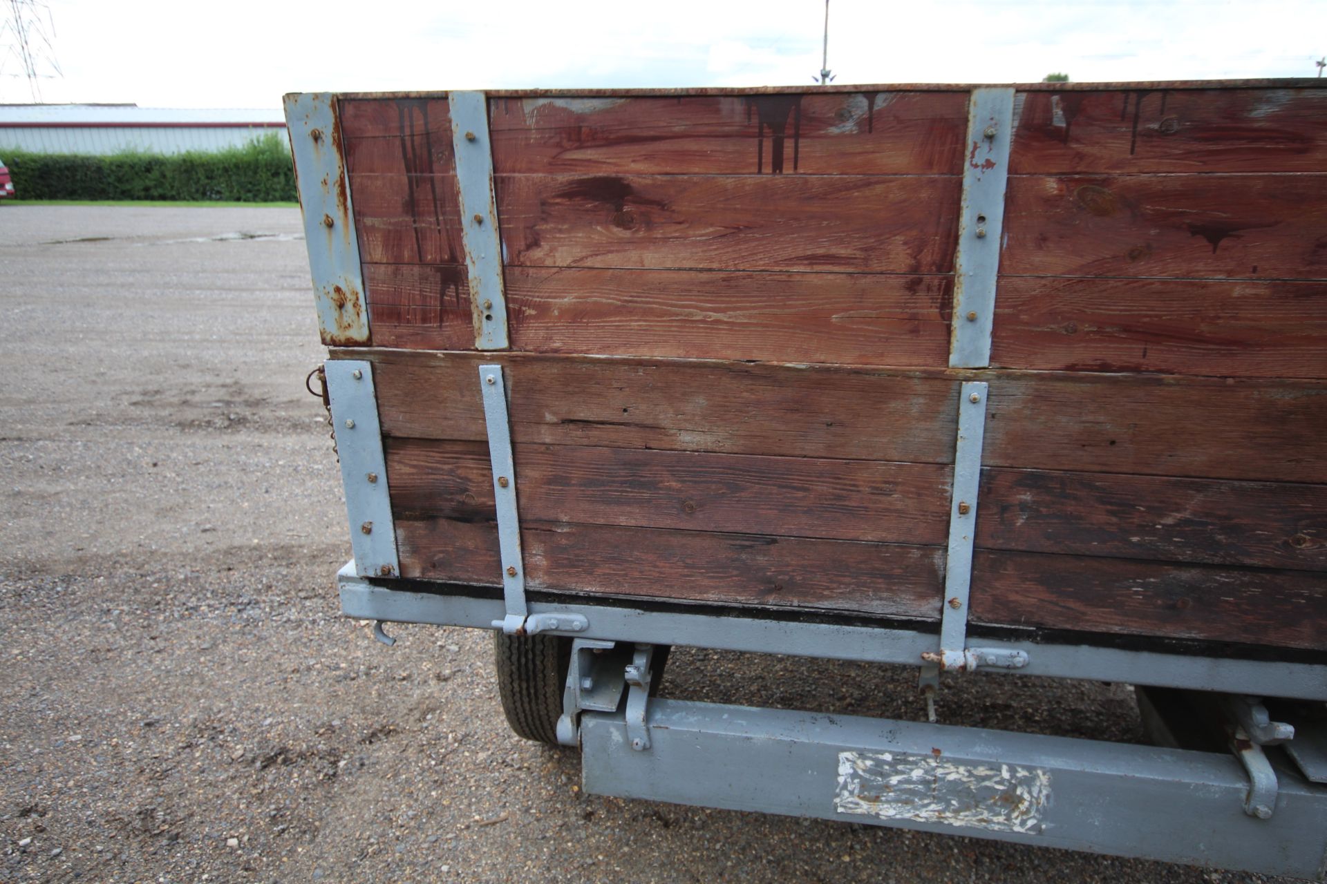 Ferguson 3 Ton Tipping Trailer. Model F-JE-A40. With drop in sides, 12-stud axle and Barton - Image 13 of 18