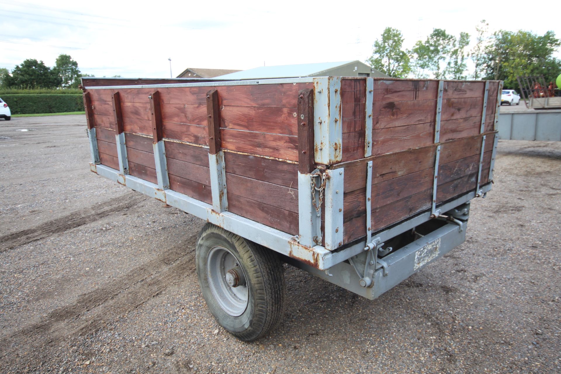 Ferguson 3 Ton Tipping Trailer. Model F-JE-A40. With drop in sides, 12-stud axle and Barton - Image 2 of 18