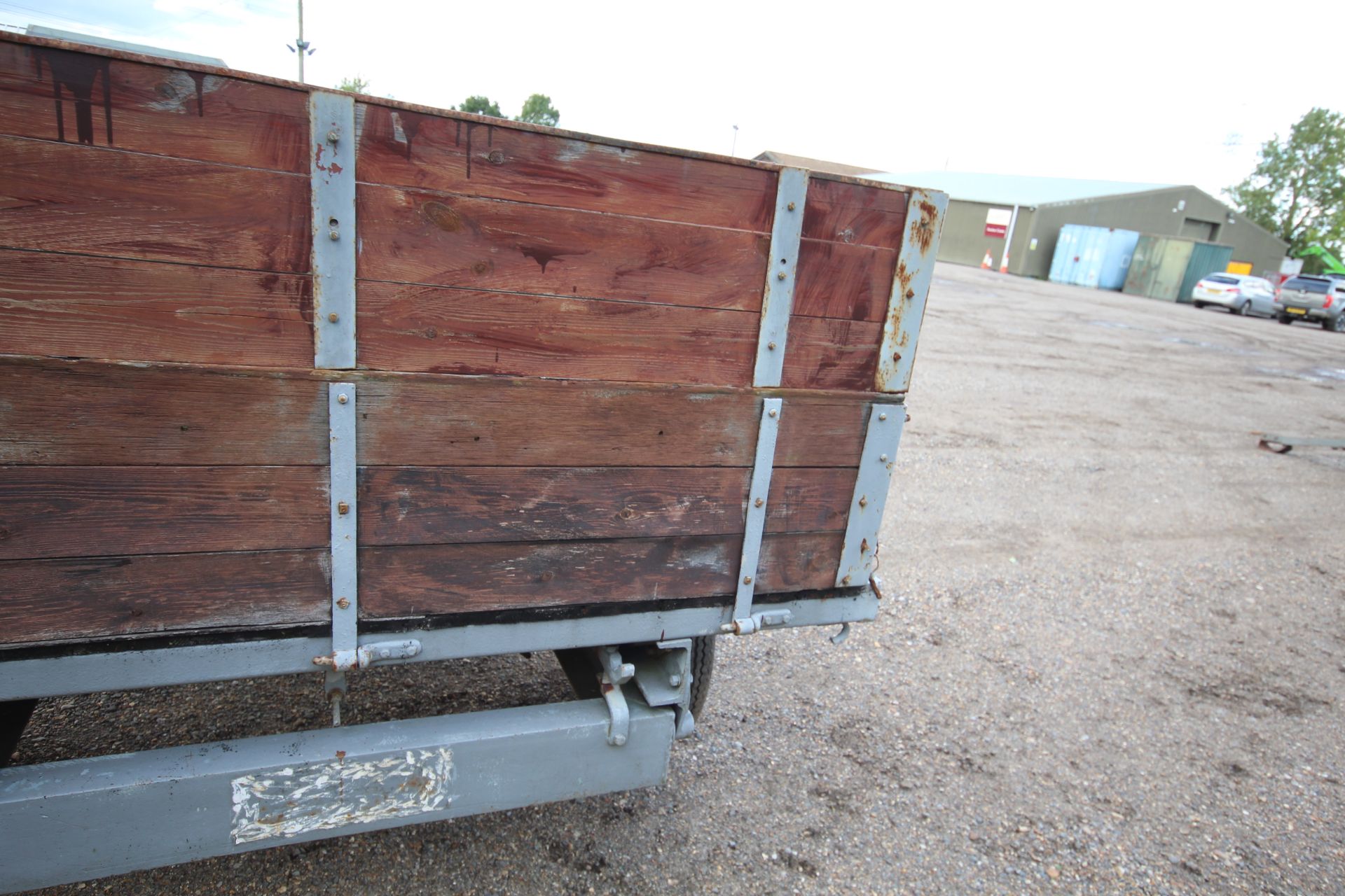 Ferguson 3 Ton Tipping Trailer. Model F-JE-A40. With drop in sides, 12-stud axle and Barton - Image 12 of 18