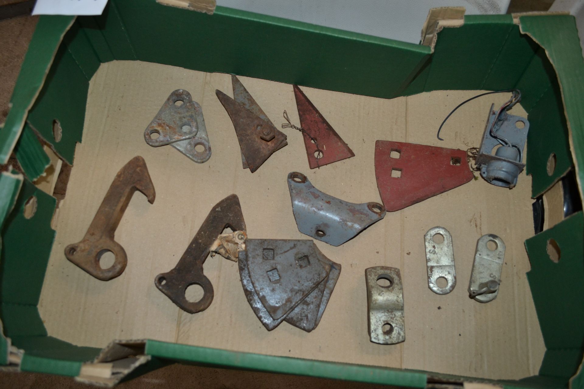 Various Ferguson and Massey Ferguson tractor brackets, including mower chain brackets, check chain - Image 2 of 2