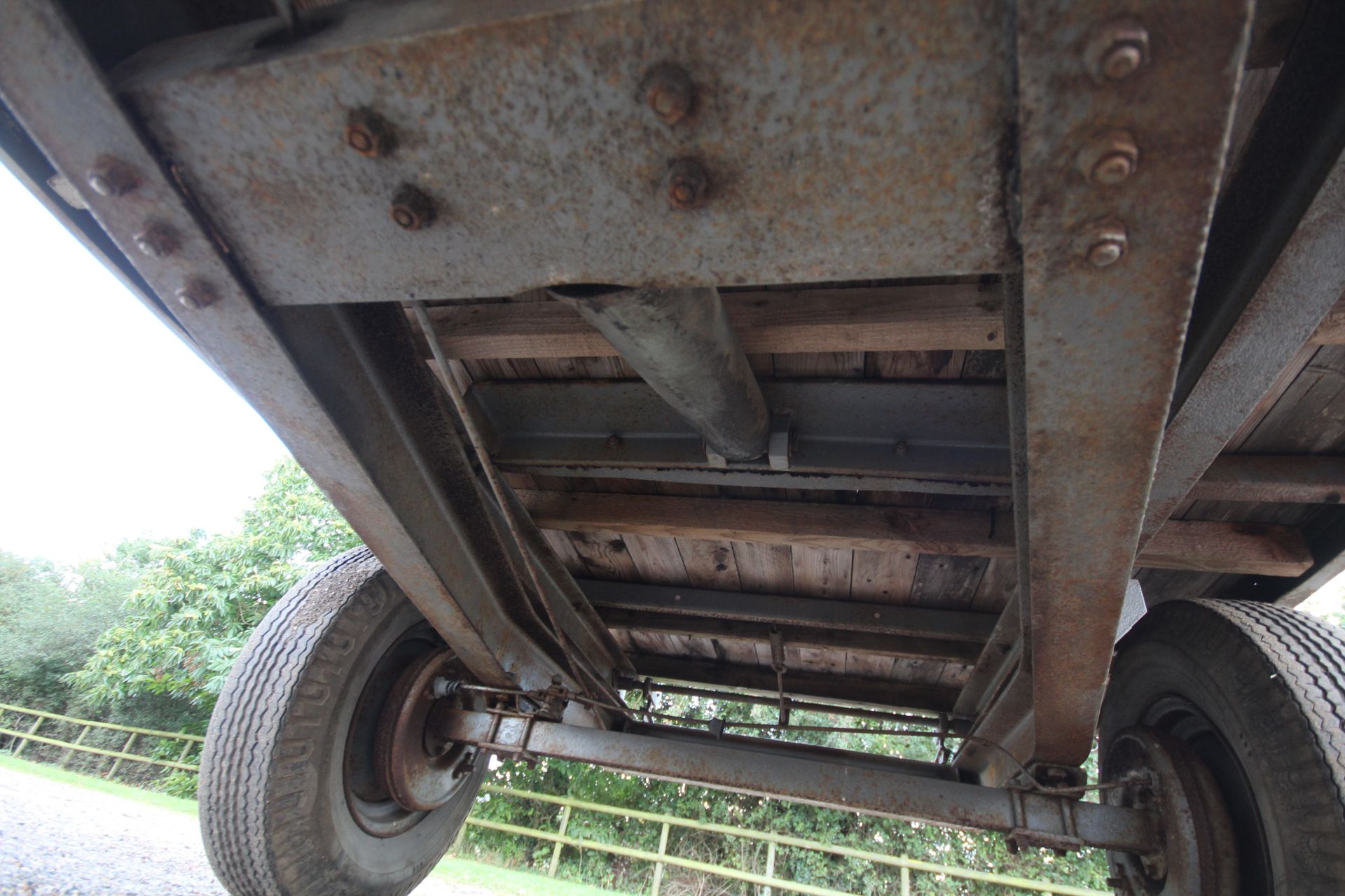 Ferguson 3 Ton Tipping Trailer. Model F-JE-A40. With drop in sides, 12-stud axle and Barton - Image 18 of 18