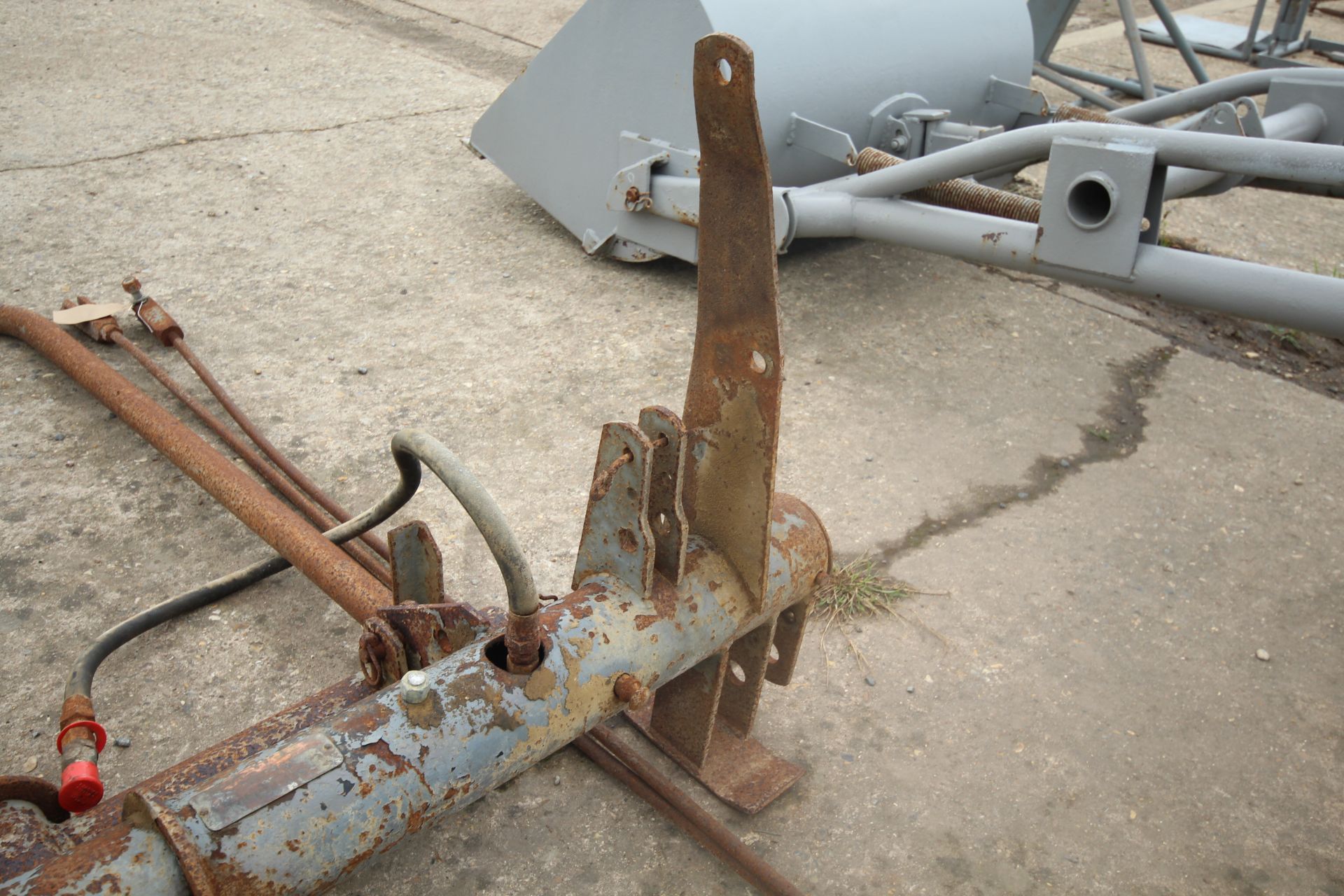 Massey Ferguson hydraulic Pallet Tippler for loader. With stabiliser bars. Badged but not stamped. - Image 10 of 12
