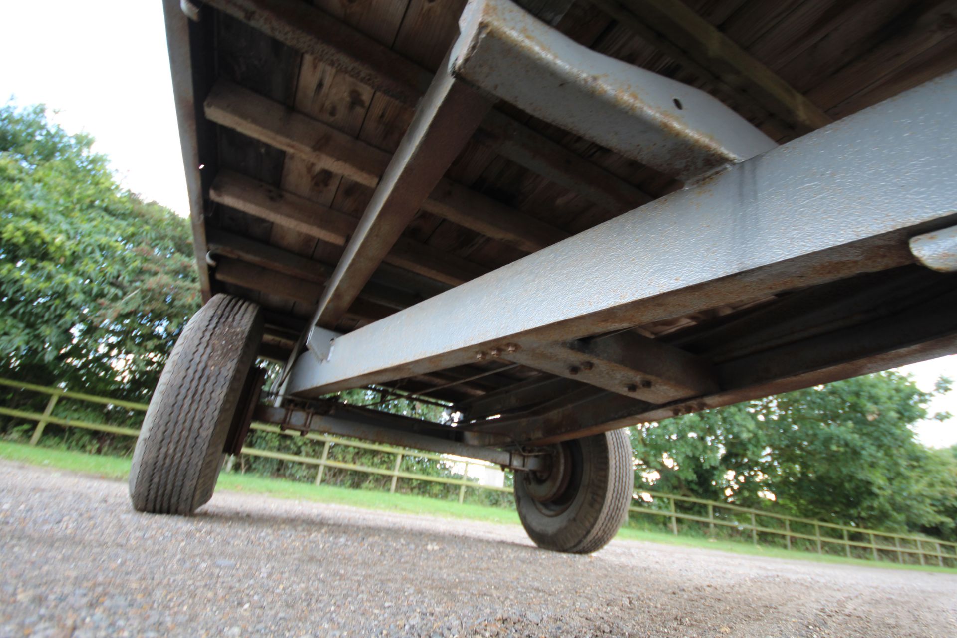 Ferguson 3 Ton Tipping Trailer. Model F-JE-A40. With drop in sides, 12-stud axle and Barton - Image 16 of 18
