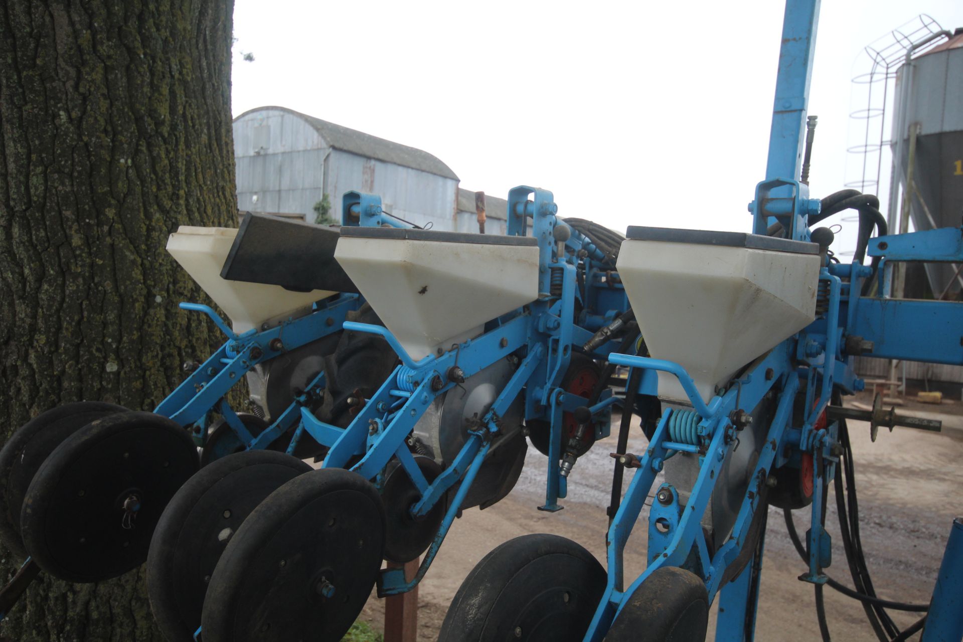 Monosem Meca 2000 12 row MK 4 beet drill. With V4 seed units, pre-em markers and electric seed - Image 27 of 29
