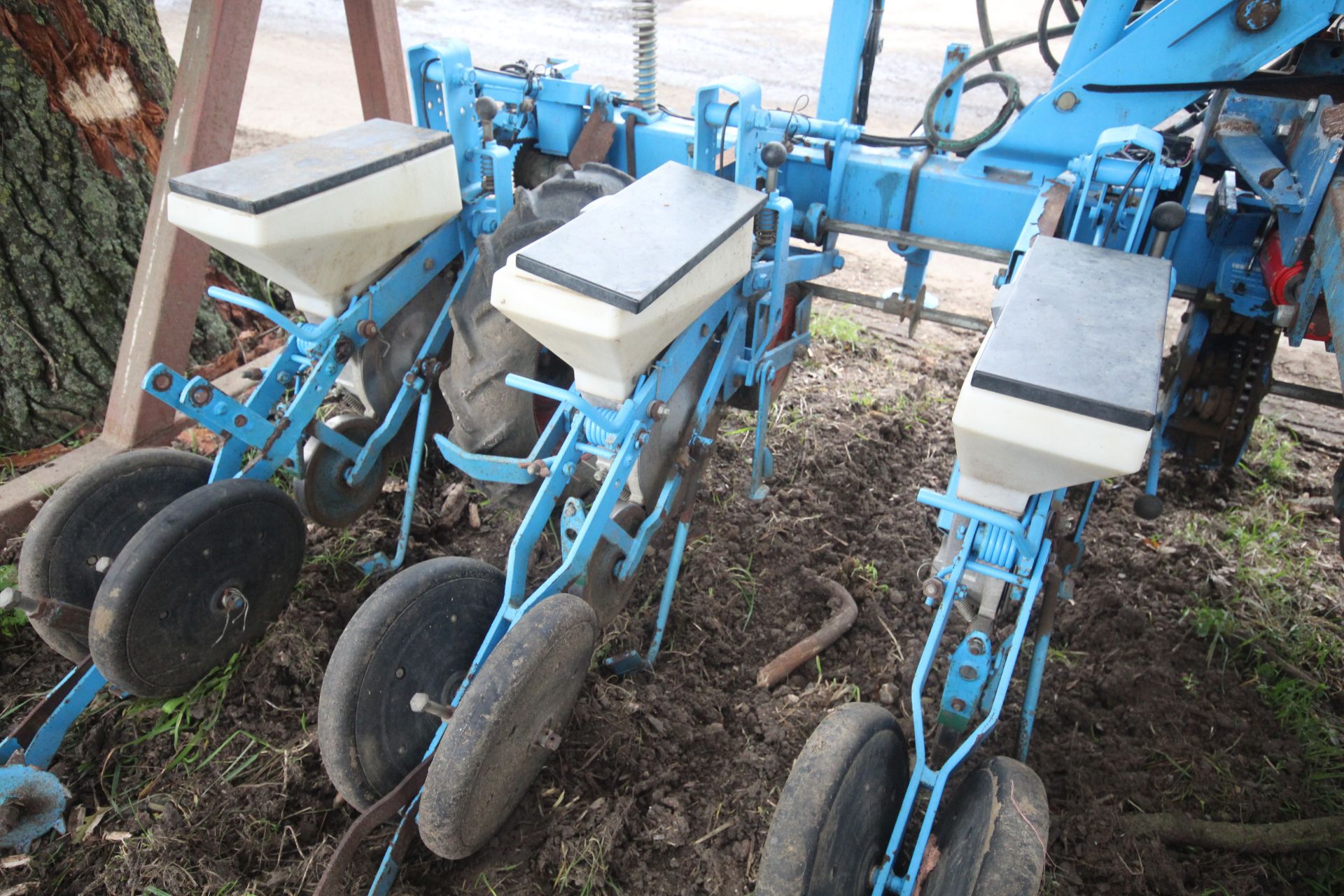 Monosem Meca 2000 12 row MK 4 beet drill. With V4 seed units, pre-em markers and electric seed - Image 25 of 29